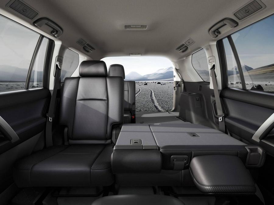  Toyota Land Cruiser Prado 150 60th Anniversary 2011 года  (фото 2 из 15)